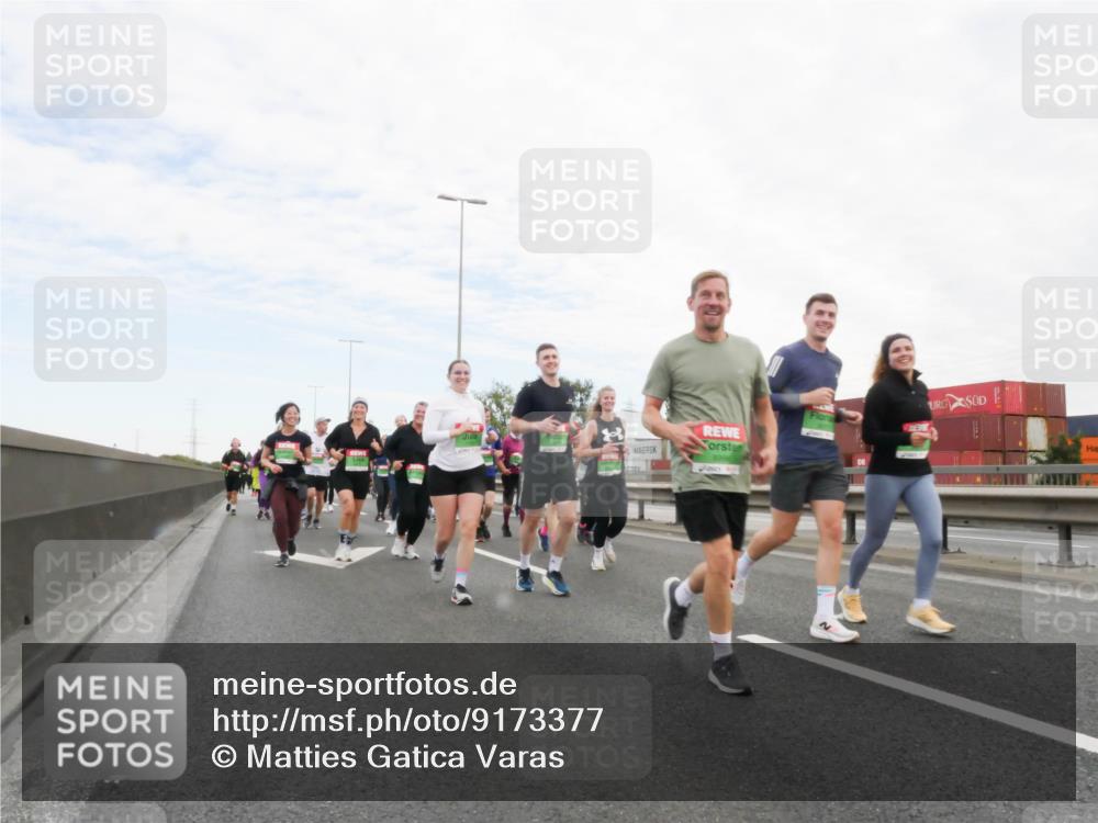 03.10.2025 - Köhlbrandbrückenlauf Matties Gatica Varas http://msf.ph/oto/9173377 03.10.2025 15:26:29 Position 3  meine-sportfotos.de