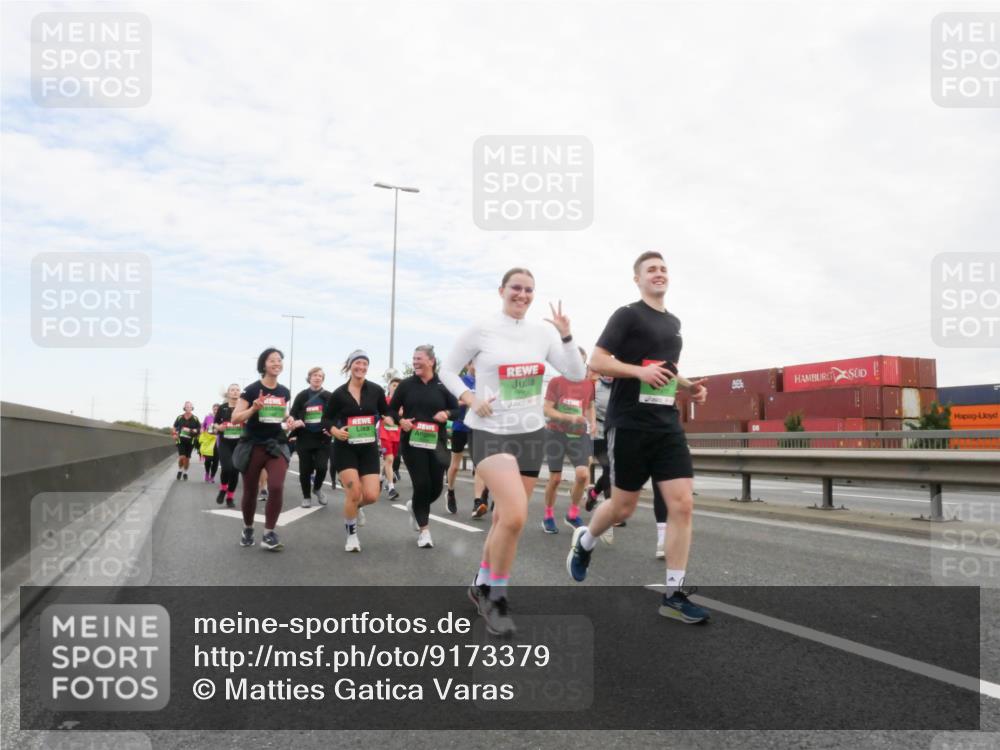 03.10.2025 - Köhlbrandbrückenlauf Matties Gatica Varas http://msf.ph/oto/9173379 03.10.2025 15:26:30 Position 3  meine-sportfotos.de