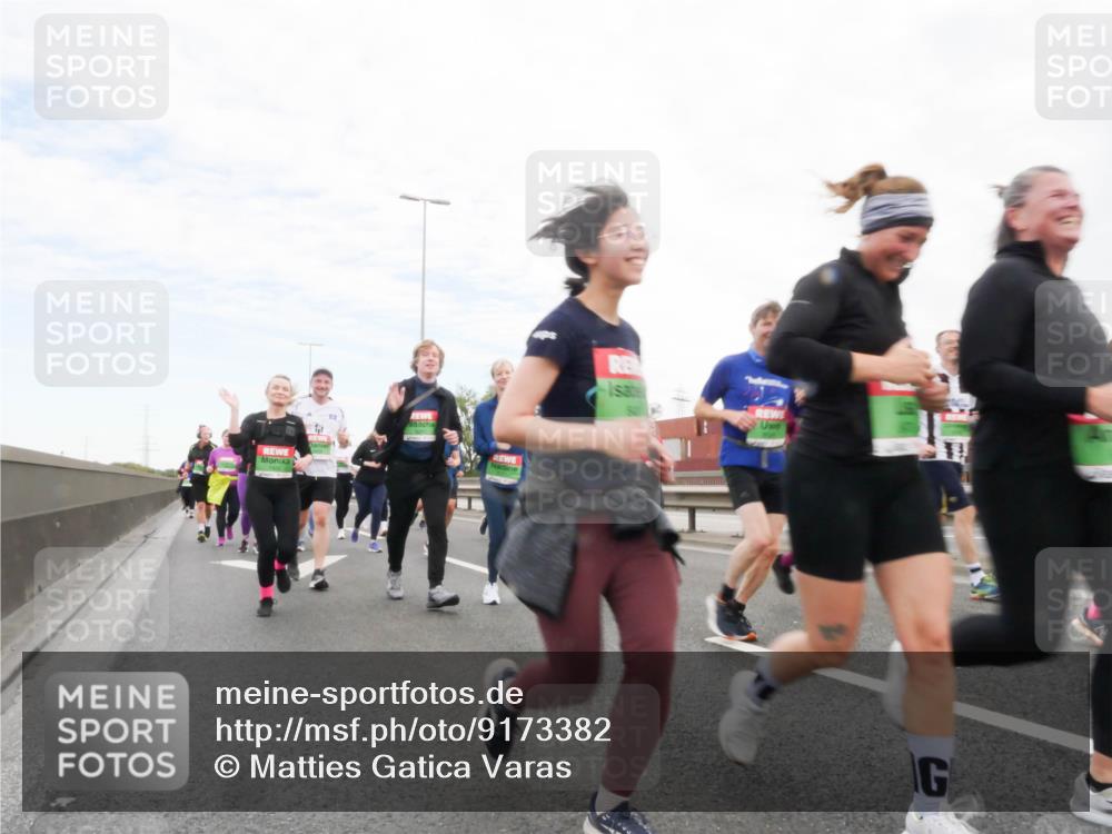 03.10.2025 - Köhlbrandbrückenlauf Matties Gatica Varas http://msf.ph/oto/9173382 03.10.2025 15:26:32 Position 3  meine-sportfotos.de