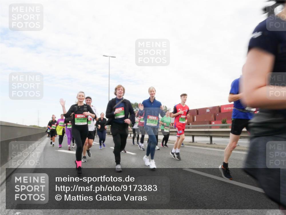 03.10.2025 - Köhlbrandbrückenlauf Matties Gatica Varas http://msf.ph/oto/9173383 03.10.2025 15:26:32 Position 3  meine-sportfotos.de