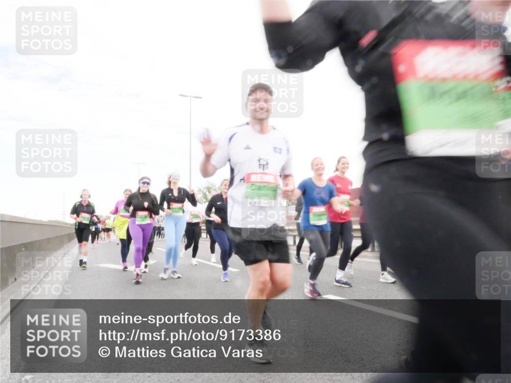 03.10.2025 - Köhlbrandbrückenlauf Matties Gatica Varas http://msf.ph/oto/9173386 03.10.2025 15:26:34 Position 3  meine-sportfotos.de