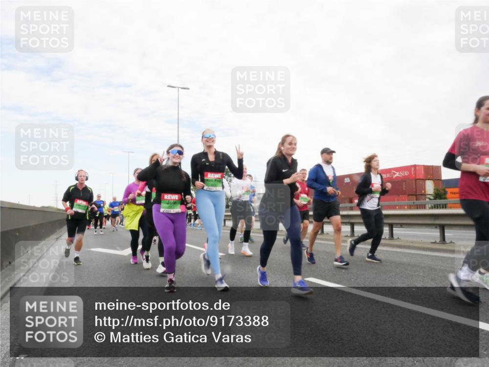 03.10.2025 - Köhlbrandbrückenlauf Matties Gatica Varas http://msf.ph/oto/9173388 03.10.2025 15:26:35 Position 3  meine-sportfotos.de