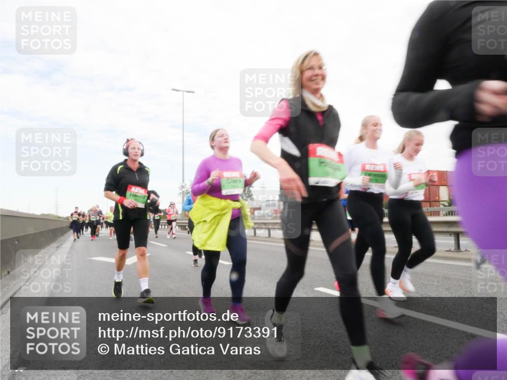 03.10.2025 - Köhlbrandbrückenlauf Matties Gatica Varas http://msf.ph/oto/9173391 03.10.2025 15:26:36 Position 3  meine-sportfotos.de