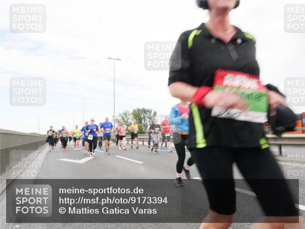 03.10.2025 - Köhlbrandbrückenlauf Matties Gatica Varas http://msf.ph/oto/9173394 03.10.2025 15:26:37 Position 3 89 meine-sportfotos.de