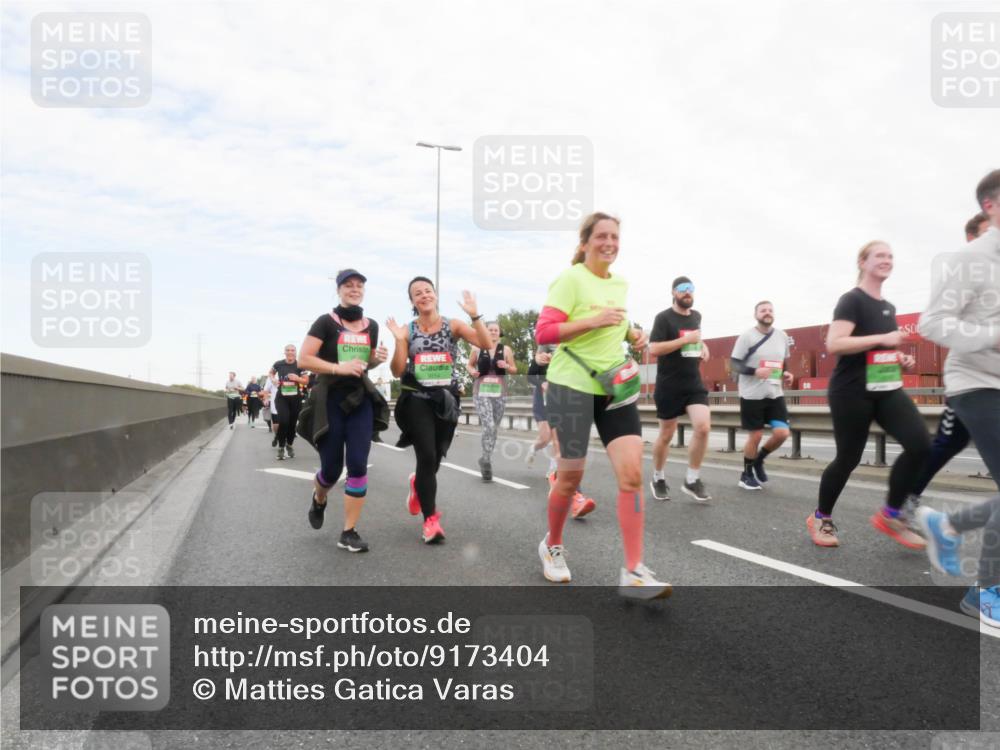 03.10.2025 - Köhlbrandbrückenlauf Matties Gatica Varas http://msf.ph/oto/9173404 03.10.2025 15:26:42 Position 3  meine-sportfotos.de