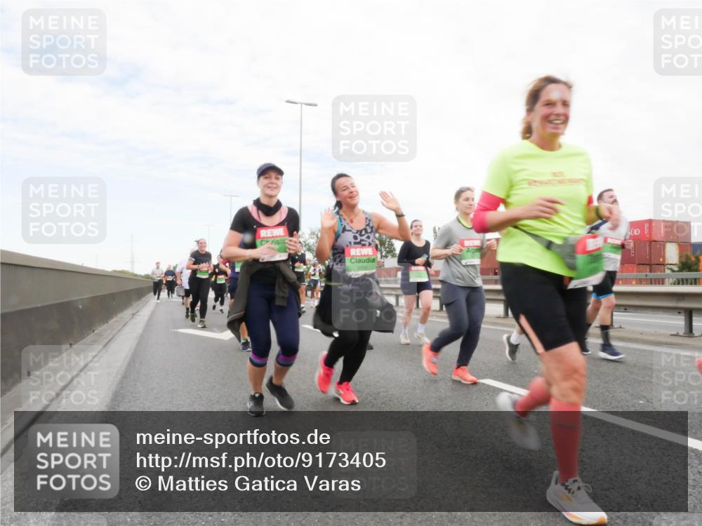 03.10.2025 - Köhlbrandbrückenlauf Matties Gatica Varas http://msf.ph/oto/9173405 03.10.2025 15:26:43 Position 3 9554 meine-sportfotos.de