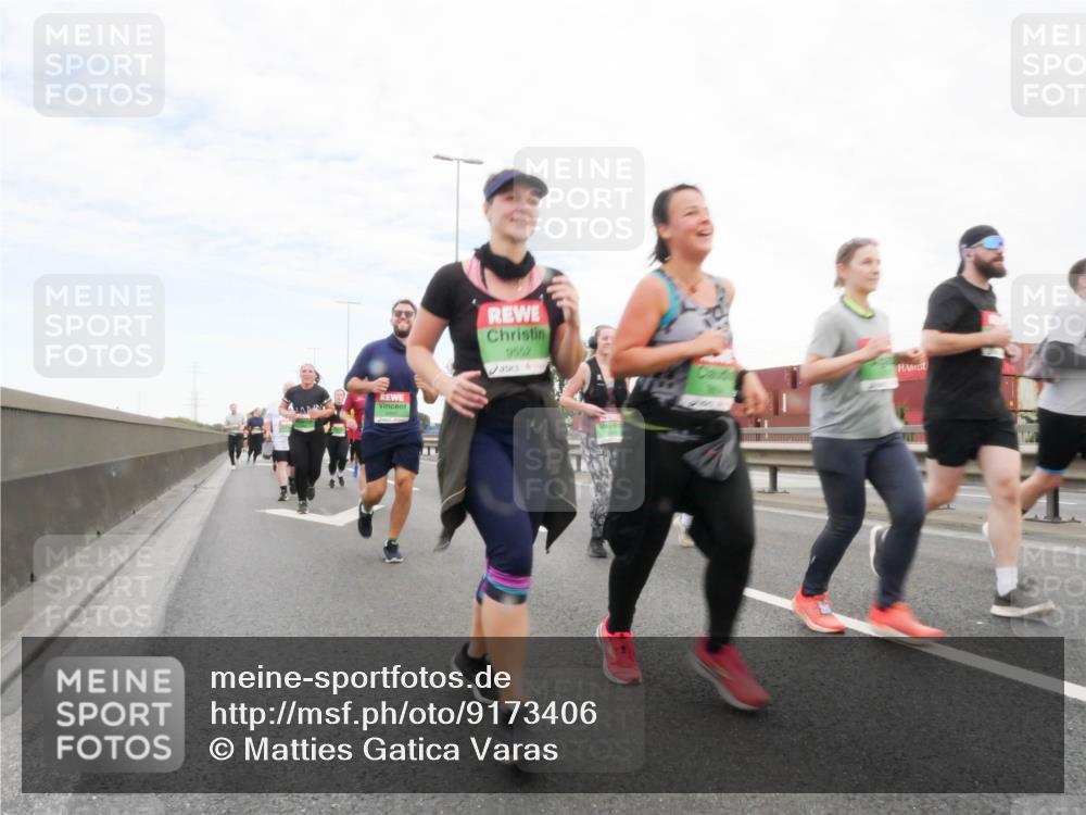 03.10.2025 - Köhlbrandbrückenlauf Matties Gatica Varas http://msf.ph/oto/9173406 03.10.2025 15:26:43 Position 3 9552 meine-sportfotos.de