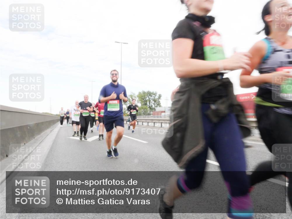 03.10.2025 - Köhlbrandbrückenlauf Matties Gatica Varas http://msf.ph/oto/9173407 03.10.2025 15:26:44 Position 3  meine-sportfotos.de