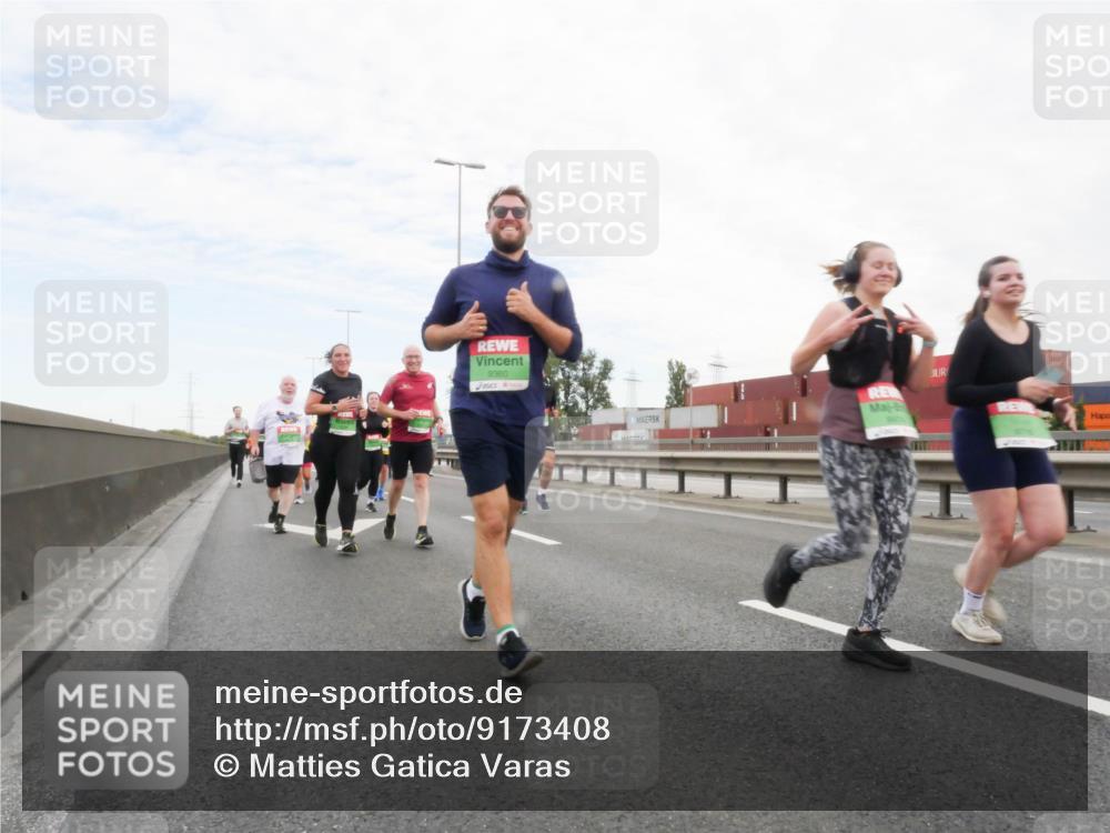 03.10.2025 - Köhlbrandbrückenlauf Matties Gatica Varas http://msf.ph/oto/9173408 03.10.2025 15:26:44 Position 3 9360 meine-sportfotos.de