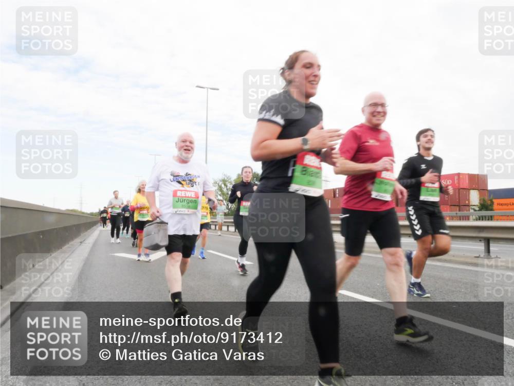 03.10.2025 - Köhlbrandbrückenlauf Matties Gatica Varas http://msf.ph/oto/9173412 03.10.2025 15:26:46 Position 3 8538 meine-sportfotos.de