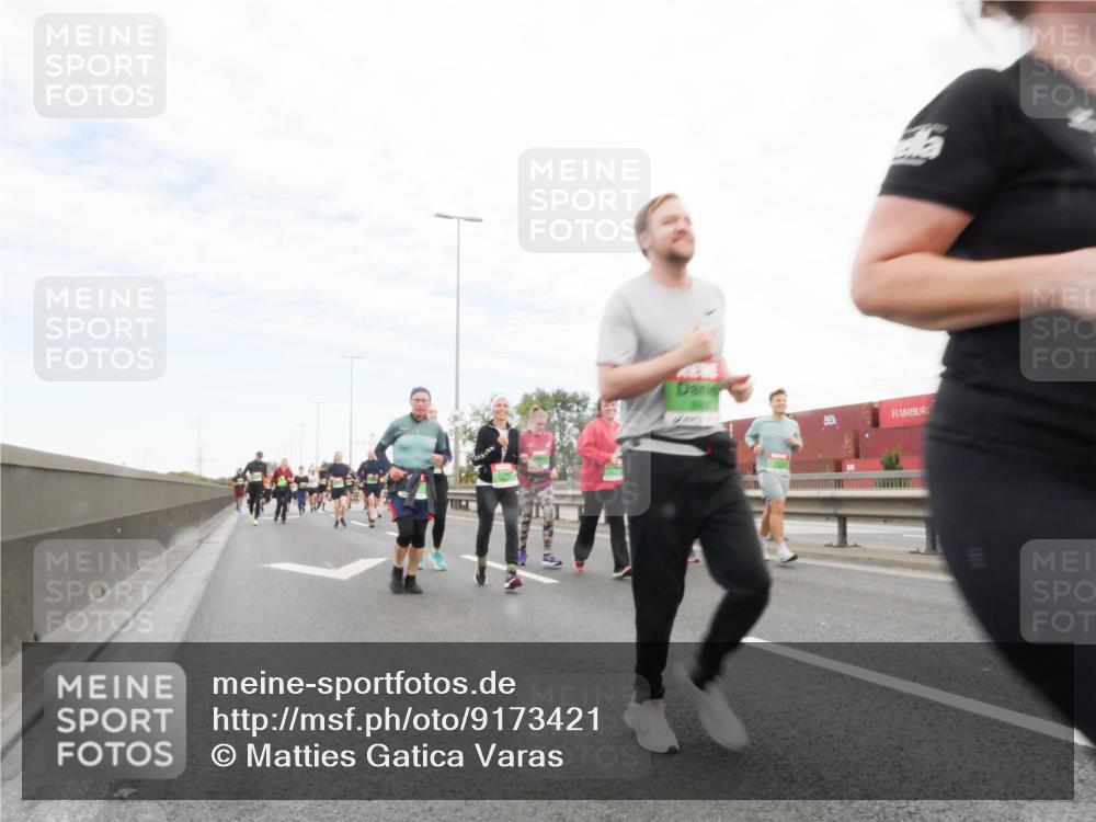 03.10.2025 - Köhlbrandbrückenlauf Matties Gatica Varas http://msf.ph/oto/9173421 03.10.2025 15:26:51 Position 3  meine-sportfotos.de