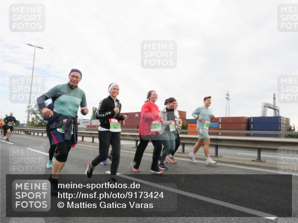 03.10.2025 - Köhlbrandbrückenlauf Matties Gatica Varas http://msf.ph/oto/9173424 03.10.2025 15:26:52 Position 3  meine-sportfotos.de