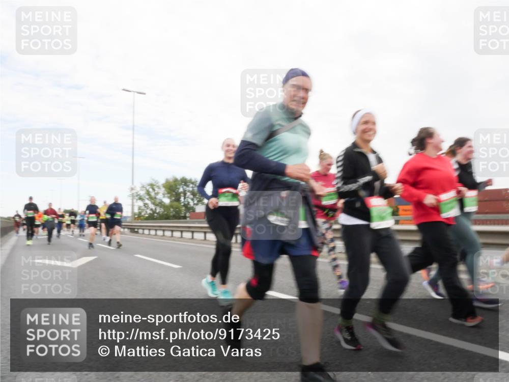 03.10.2025 - Köhlbrandbrückenlauf Matties Gatica Varas http://msf.ph/oto/9173425 03.10.2025 15:26:53 Position 3  meine-sportfotos.de