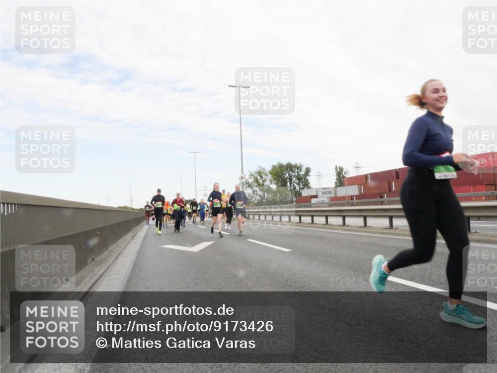 03.10.2025 - Köhlbrandbrückenlauf Matties Gatica Varas http://msf.ph/oto/9173426 03.10.2025 15:26:53 Position 3  meine-sportfotos.de