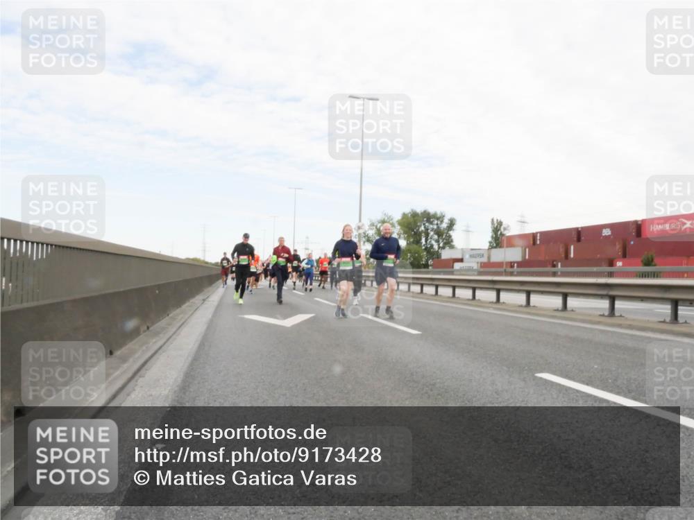 03.10.2025 - Köhlbrandbrückenlauf Matties Gatica Varas http://msf.ph/oto/9173428 03.10.2025 15:26:54 Position 3  meine-sportfotos.de