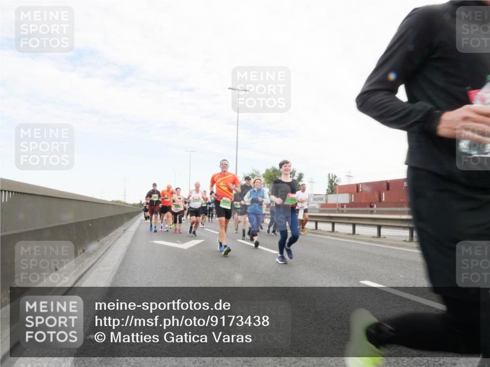 03.10.2025 - Köhlbrandbrückenlauf Matties Gatica Varas http://msf.ph/oto/9173438 03.10.2025 15:26:59 Position 3  meine-sportfotos.de