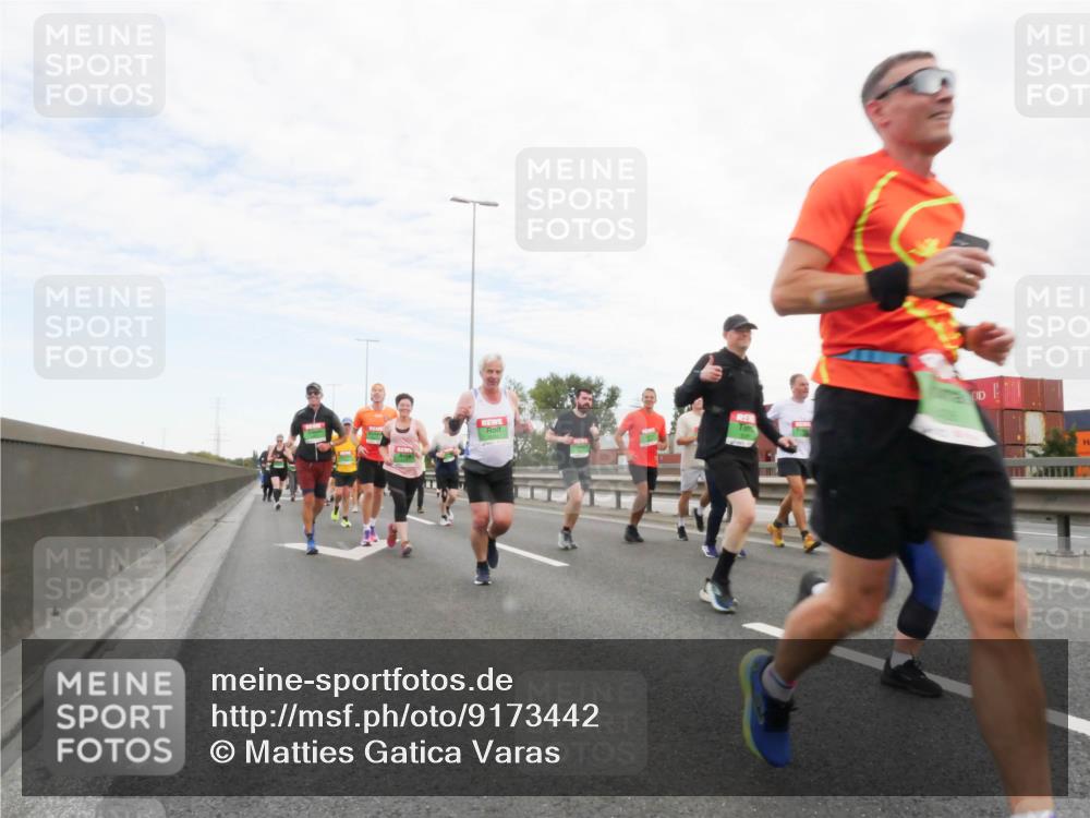 03.10.2025 - Köhlbrandbrückenlauf Matties Gatica Varas http://msf.ph/oto/9173442 03.10.2025 15:27:01 Position 3  meine-sportfotos.de