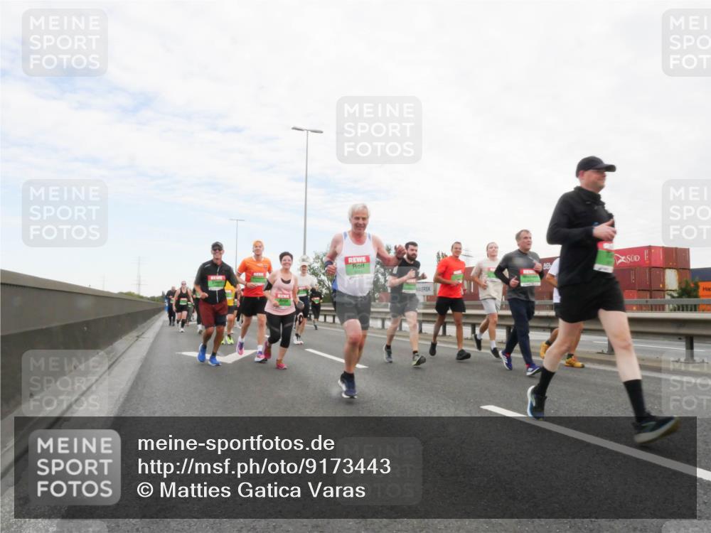 03.10.2025 - Köhlbrandbrückenlauf Matties Gatica Varas http://msf.ph/oto/9173443 03.10.2025 15:27:01 Position 3  meine-sportfotos.de