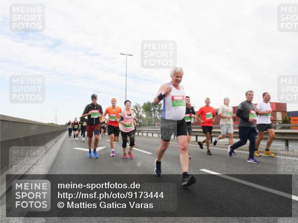 03.10.2025 - Köhlbrandbrückenlauf Matties Gatica Varas http://msf.ph/oto/9173444 03.10.2025 15:27:02 Position 3  meine-sportfotos.de