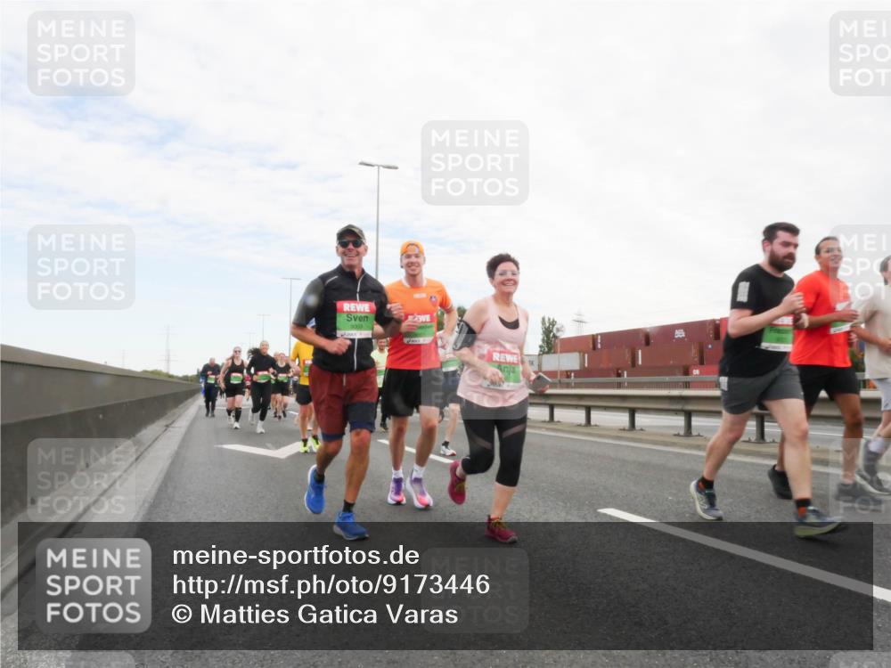 03.10.2025 - Köhlbrandbrückenlauf Matties Gatica Varas http://msf.ph/oto/9173446 03.10.2025 15:27:03 Position 3 9003 meine-sportfotos.de