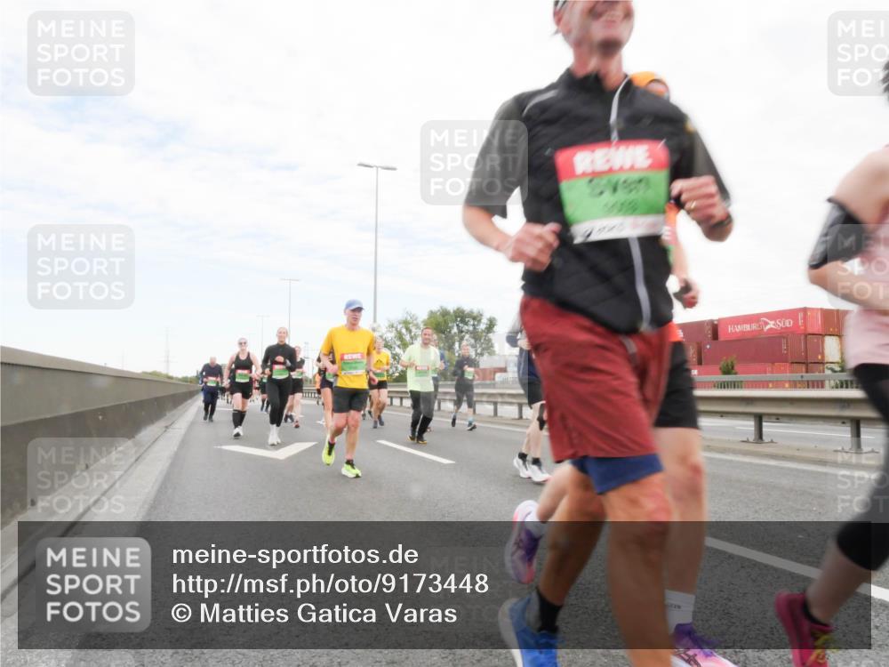 03.10.2025 - Köhlbrandbrückenlauf Matties Gatica Varas http://msf.ph/oto/9173448 03.10.2025 15:27:04 Position 3  meine-sportfotos.de