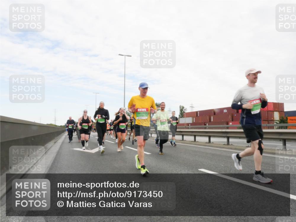 03.10.2025 - Köhlbrandbrückenlauf Matties Gatica Varas http://msf.ph/oto/9173450 03.10.2025 15:27:05 Position 3 8180 meine-sportfotos.de