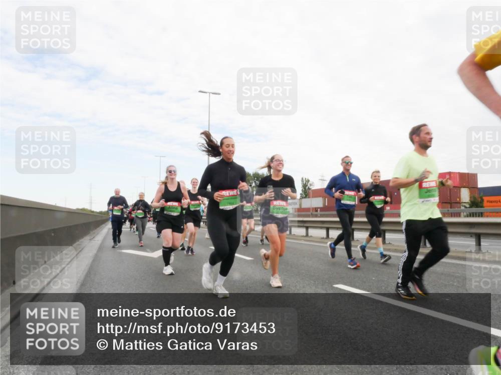 03.10.2025 - Köhlbrandbrückenlauf Matties Gatica Varas http://msf.ph/oto/9173453 03.10.2025 15:27:06 Position 3  meine-sportfotos.de