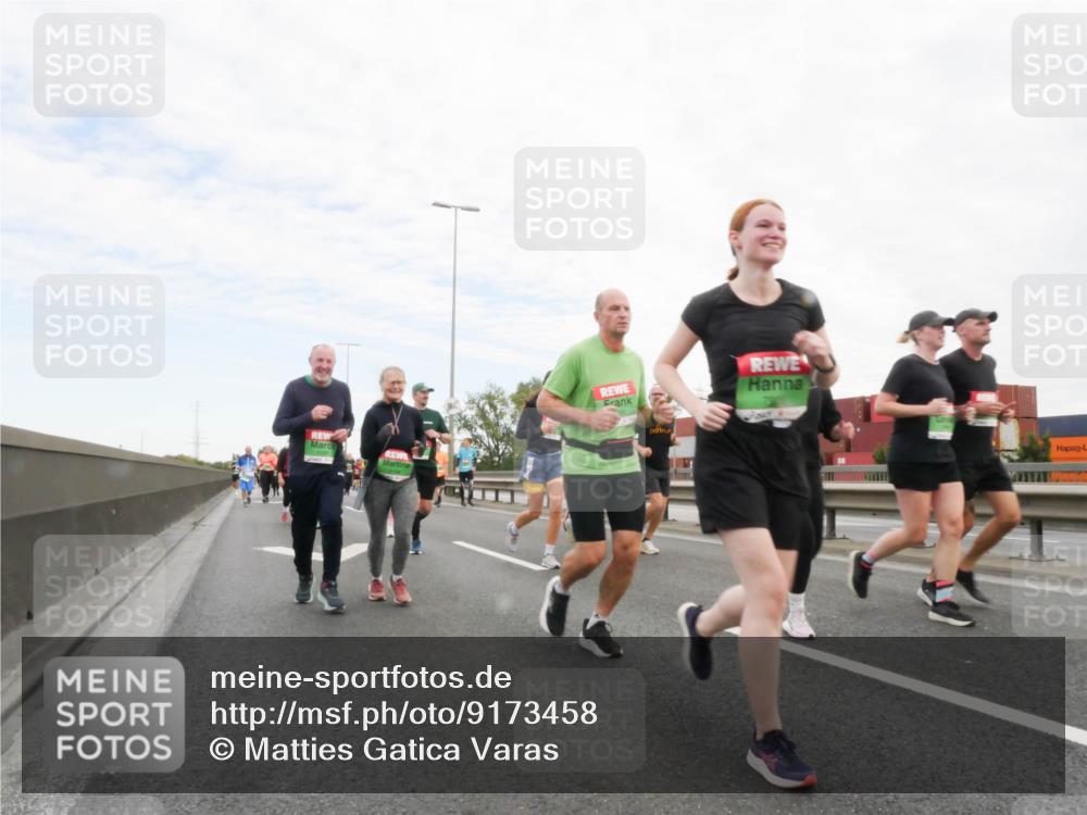 03.10.2025 - Köhlbrandbrückenlauf Matties Gatica Varas http://msf.ph/oto/9173458 03.10.2025 15:27:08 Position 3  meine-sportfotos.de
