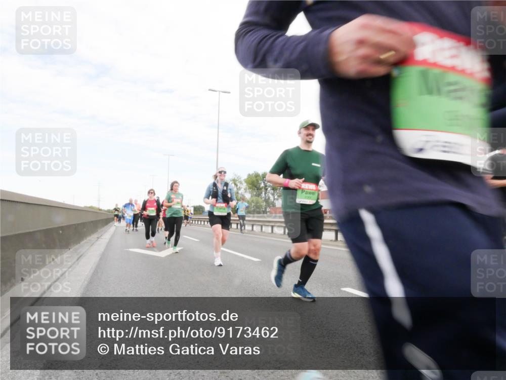 03.10.2025 - Köhlbrandbrückenlauf Matties Gatica Varas http://msf.ph/oto/9173462 03.10.2025 15:27:10 Position 3 9364 meine-sportfotos.de