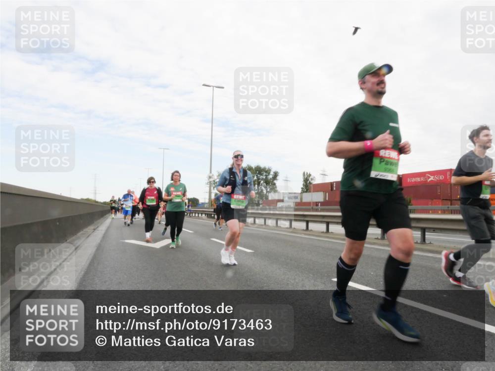 03.10.2025 - Köhlbrandbrückenlauf Matties Gatica Varas http://msf.ph/oto/9173463 03.10.2025 15:27:11 Position 3 9084 meine-sportfotos.de