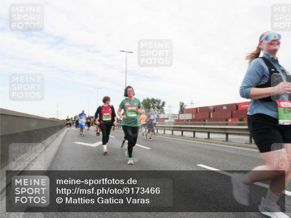 03.10.2025 - Köhlbrandbrückenlauf Matties Gatica Varas http://msf.ph/oto/9173466 03.10.2025 15:27:12 Position 3  meine-sportfotos.de