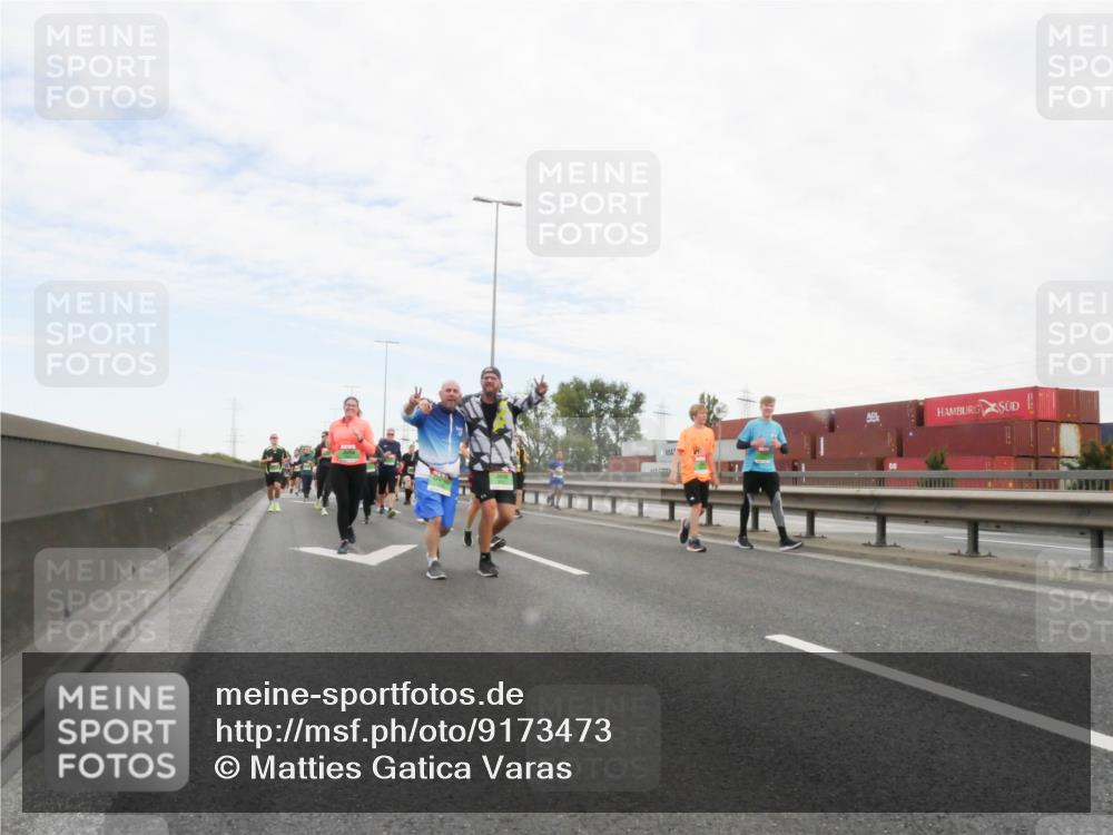 03.10.2025 - Köhlbrandbrückenlauf Matties Gatica Varas http://msf.ph/oto/9173473 03.10.2025 15:27:16 Position 3  meine-sportfotos.de