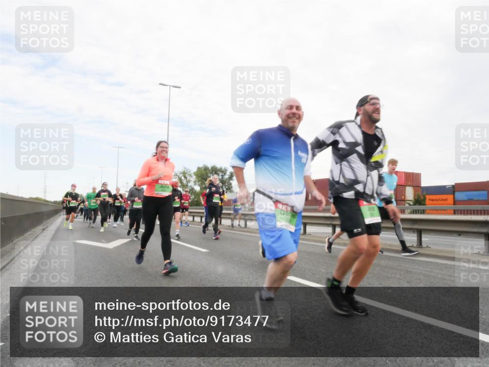03.10.2025 - Köhlbrandbrückenlauf Matties Gatica Varas http://msf.ph/oto/9173477 03.10.2025 15:27:17 Position 3  meine-sportfotos.de