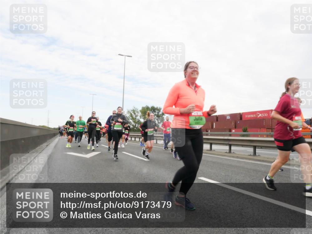 03.10.2025 - Köhlbrandbrückenlauf Matties Gatica Varas http://msf.ph/oto/9173479 03.10.2025 15:27:18 Position 3  meine-sportfotos.de