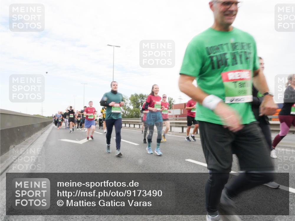 03.10.2025 - Köhlbrandbrückenlauf Matties Gatica Varas http://msf.ph/oto/9173490 03.10.2025 15:27:24 Position 3  meine-sportfotos.de