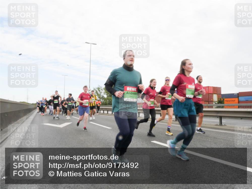 03.10.2025 - Köhlbrandbrückenlauf Matties Gatica Varas http://msf.ph/oto/9173492 03.10.2025 15:27:25 Position 3 8411 meine-sportfotos.de