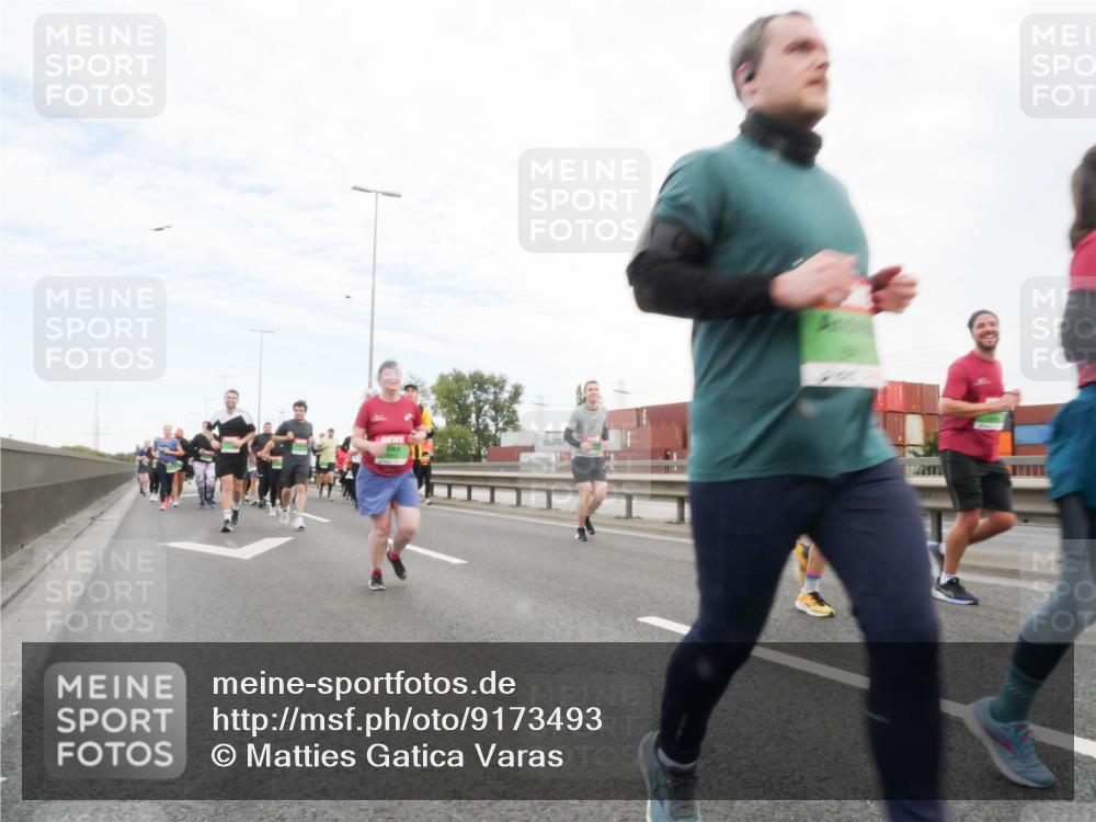 03.10.2025 - Köhlbrandbrückenlauf Matties Gatica Varas http://msf.ph/oto/9173493 03.10.2025 15:27:25 Position 3  meine-sportfotos.de