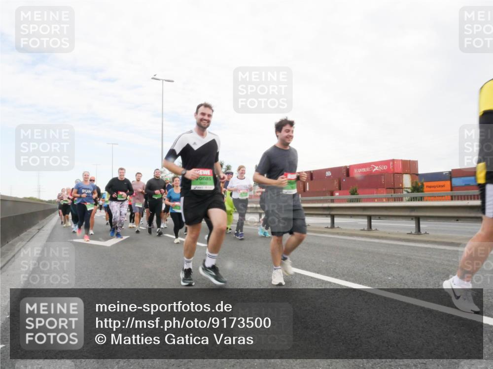03.10.2025 - Köhlbrandbrückenlauf Matties Gatica Varas http://msf.ph/oto/9173500 03.10.2025 15:27:29 Position 3  meine-sportfotos.de