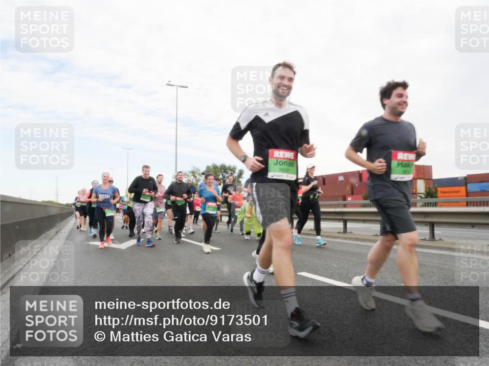 03.10.2025 - Köhlbrandbrückenlauf Matties Gatica Varas http://msf.ph/oto/9173501 03.10.2025 15:27:29 Position 3 8808 meine-sportfotos.de