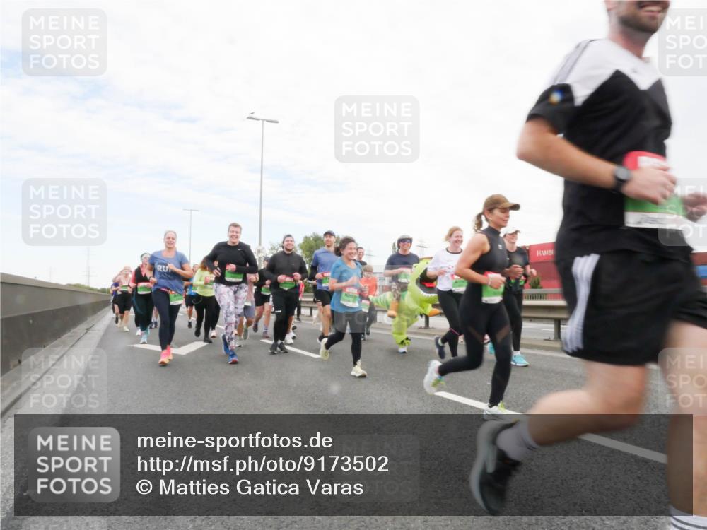 03.10.2025 - Köhlbrandbrückenlauf Matties Gatica Varas http://msf.ph/oto/9173502 03.10.2025 15:27:30 Position 3  meine-sportfotos.de