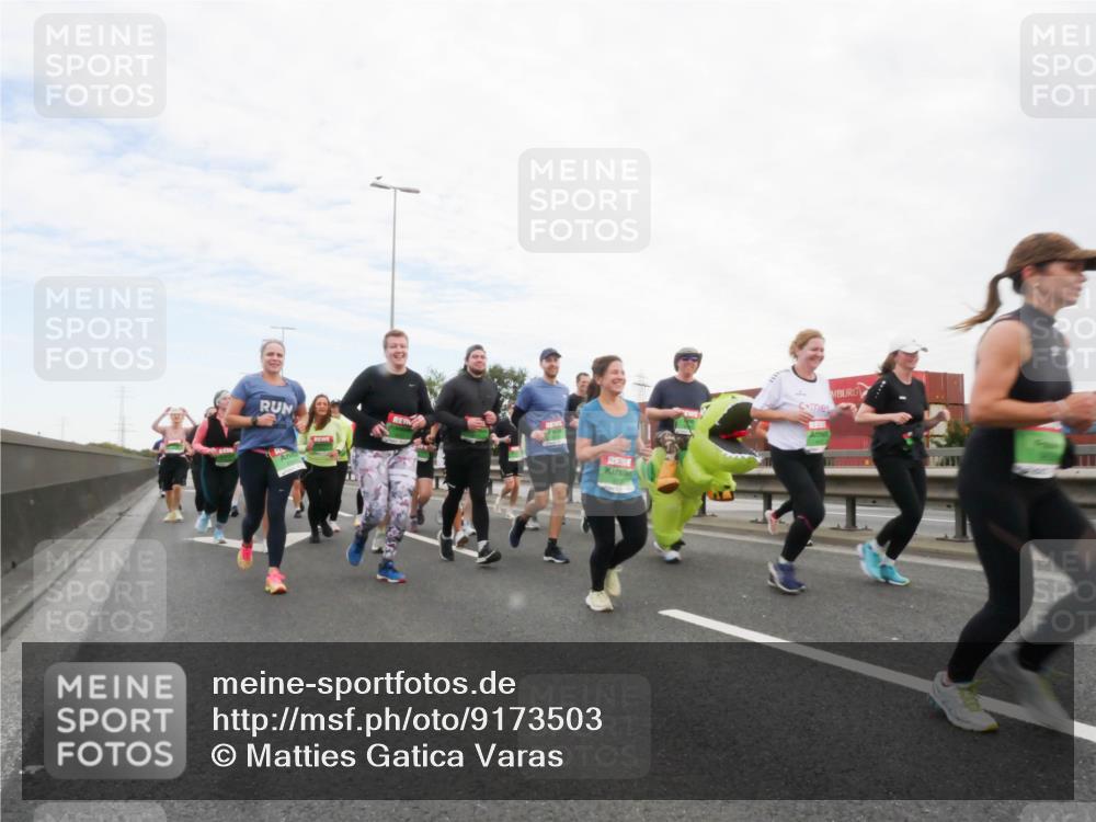 03.10.2025 - Köhlbrandbrückenlauf Matties Gatica Varas http://msf.ph/oto/9173503 03.10.2025 15:27:30 Position 3 111 meine-sportfotos.de