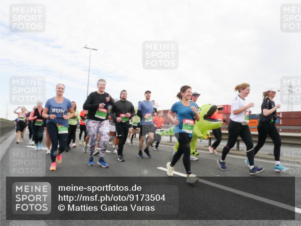 03.10.2025 - Köhlbrandbrückenlauf Matties Gatica Varas http://msf.ph/oto/9173504 03.10.2025 15:27:30 Position 3 933 meine-sportfotos.de