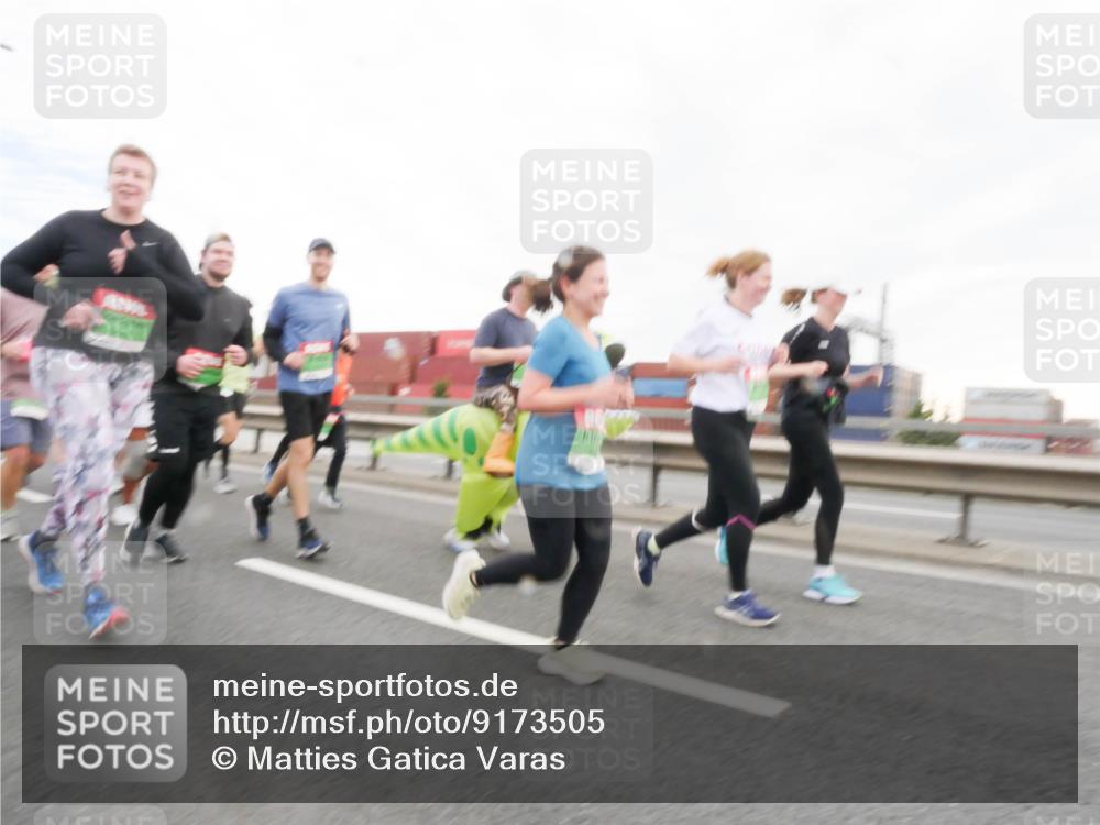 03.10.2025 - Köhlbrandbrückenlauf Matties Gatica Varas http://msf.ph/oto/9173505 03.10.2025 15:27:31 Position 3  meine-sportfotos.de