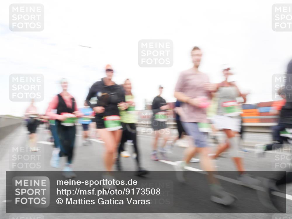 03.10.2025 - Köhlbrandbrückenlauf Matties Gatica Varas http://msf.ph/oto/9173508 03.10.2025 15:27:32 Position 3  meine-sportfotos.de