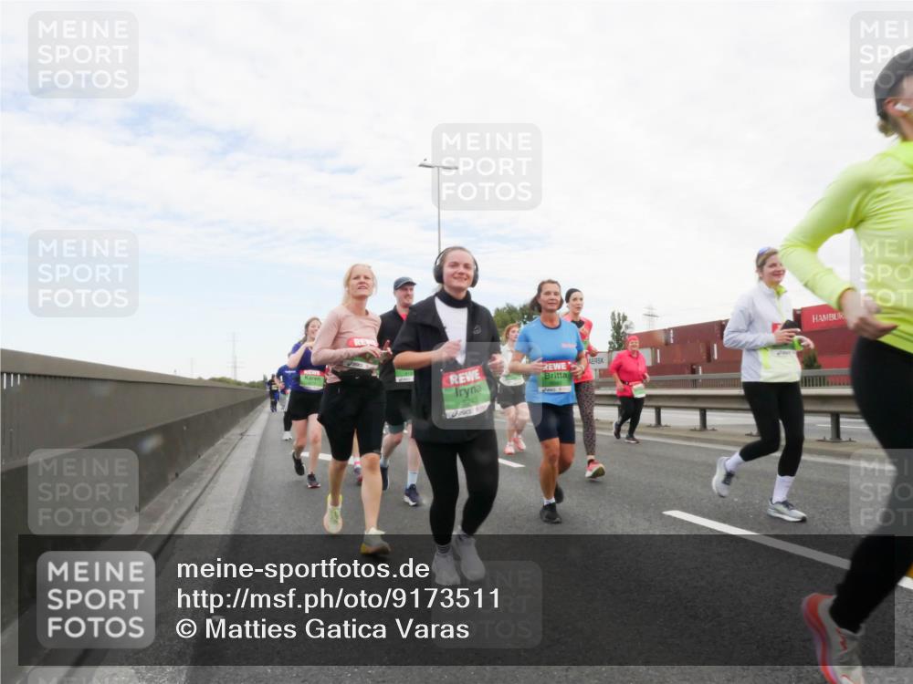 03.10.2025 - Köhlbrandbrückenlauf Matties Gatica Varas http://msf.ph/oto/9173511 03.10.2025 15:27:34 Position 3 8243 meine-sportfotos.de