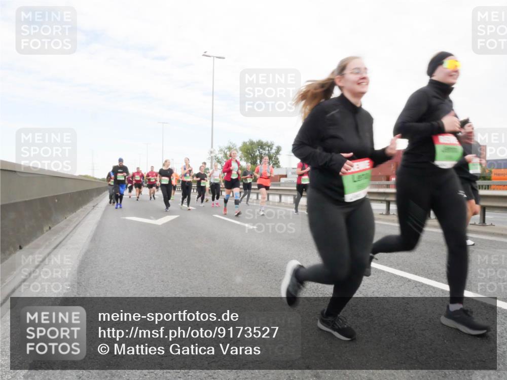 03.10.2025 - Köhlbrandbrückenlauf Matties Gatica Varas http://msf.ph/oto/9173527 03.10.2025 15:27:41 Position 3  meine-sportfotos.de