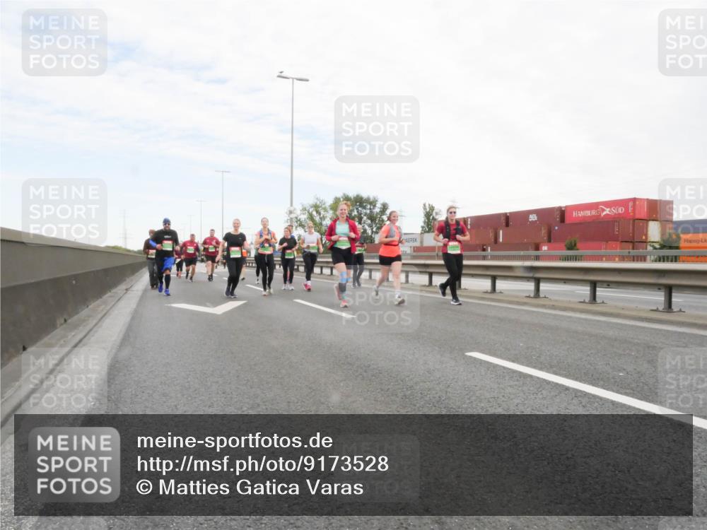 03.10.2025 - Köhlbrandbrückenlauf Matties Gatica Varas http://msf.ph/oto/9173528 03.10.2025 15:27:42 Position 3  meine-sportfotos.de
