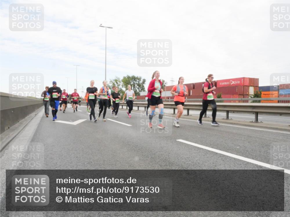 03.10.2025 - Köhlbrandbrückenlauf Matties Gatica Varas http://msf.ph/oto/9173530 03.10.2025 15:27:43 Position 3  meine-sportfotos.de