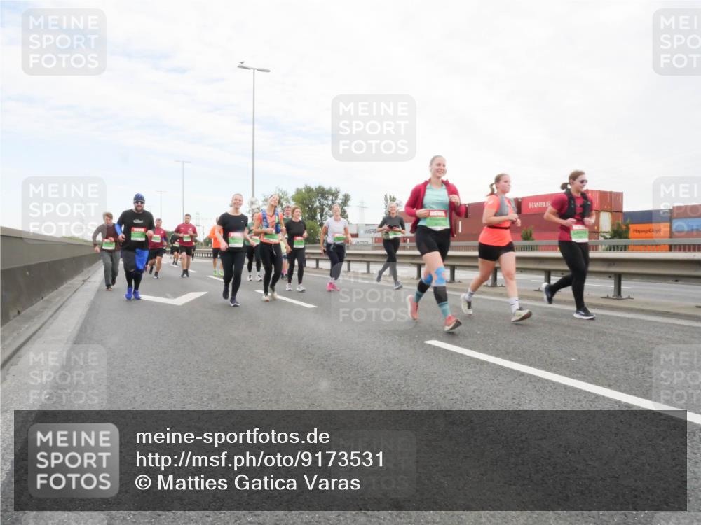 03.10.2025 - Köhlbrandbrückenlauf Matties Gatica Varas http://msf.ph/oto/9173531 03.10.2025 15:27:43 Position 3  meine-sportfotos.de
