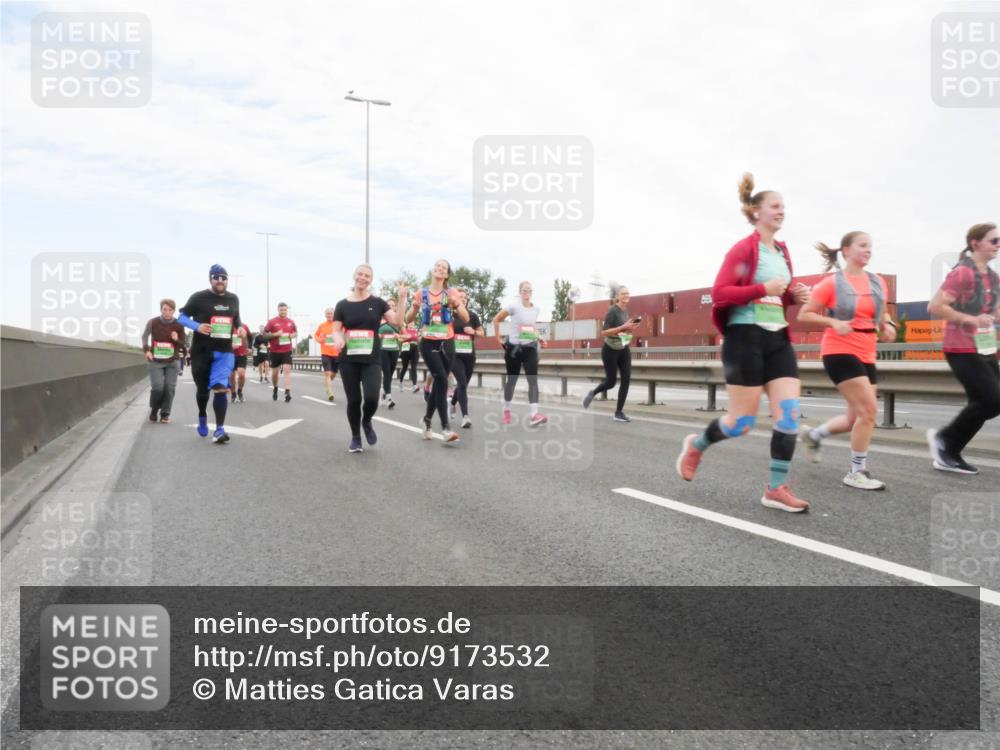03.10.2025 - Köhlbrandbrückenlauf Matties Gatica Varas http://msf.ph/oto/9173532 03.10.2025 15:27:44 Position 3 15 meine-sportfotos.de